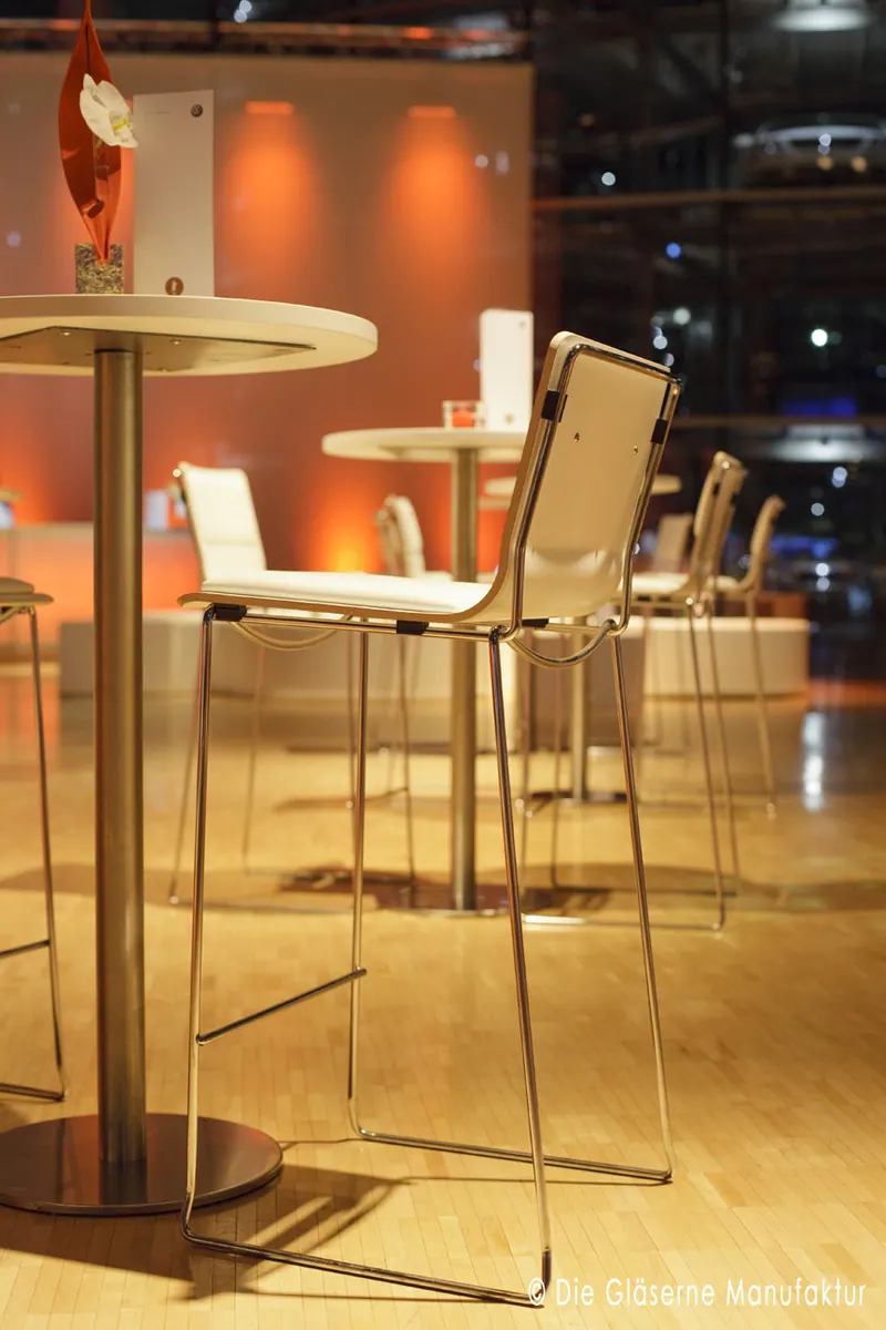 Stehtisch R1 LIFESTYLE Ansicht 2