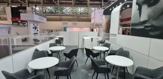 Aluvision-Systemstand BeautyForum – Mietmöbel, Logistik – CREAVENTIS Messebau & Eventausstattung