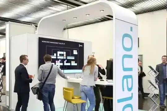 Aluvision-Systemstand – Beispiel – Mietmöbel, Messebau – CREAVENTIS Messebau & Eventausstattung