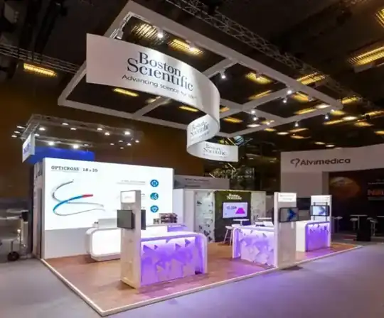 Aluvision-Systemstand Boston Scientific – Mietmöbel, Logistik – CREAVENTIS Messebau & Eventausstattung