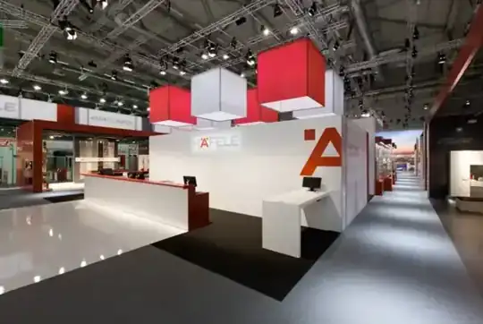 Aluvision-Systemstand Häfele – Mietmöbel, Messebau – CREAVENTIS Messebau & Eventausstattung