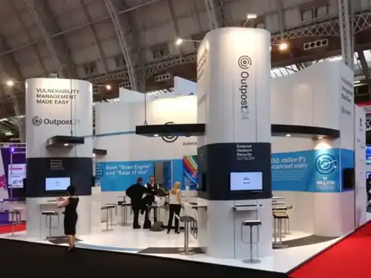 Aluvision-Systemstand Outpost – Mietmöbel, Logistik – CREAVENTIS Messebau & Eventausstattung