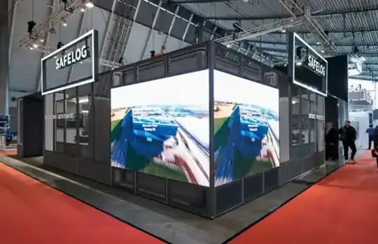Aluvision-Systemstand Safelog – Mietmöbel, Logistik – CREAVENTIS Messebau & Eventausstattung