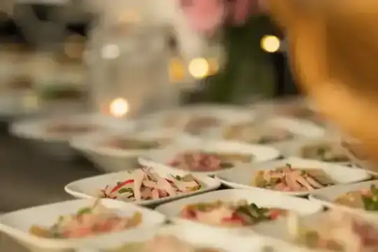 Catering & Eventausstattung mit Der Reiser – CREAVENTIS Messebau & Eventausstattung