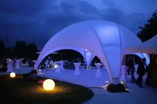 CrossOver-Zelt (Cross Dome) – Zeltbau – CREAVENTIS Messebau & Eventausstattung