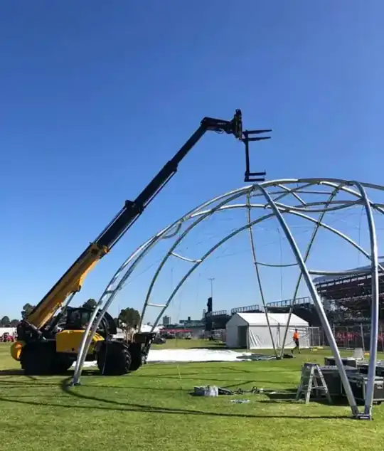 CrossOver-Zelt (Cross Dome) – Zeltbau – CREAVENTIS Messebau & Eventausstattung