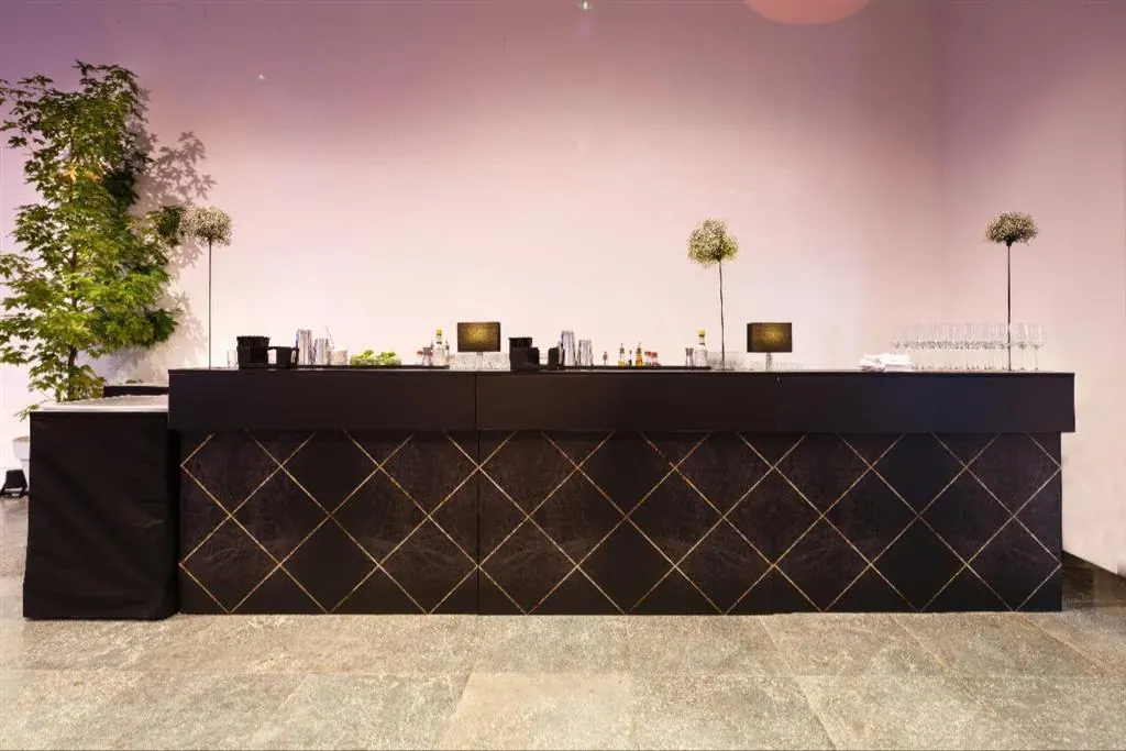 Thekenanlage Marmor SCHWARZ-GOLD Aufsatz Ansicht 2