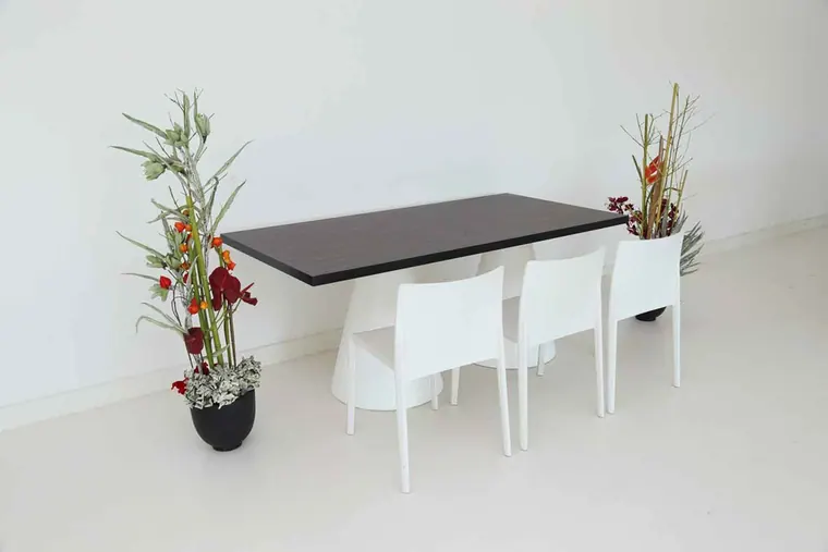 Tisch IKON Makassar