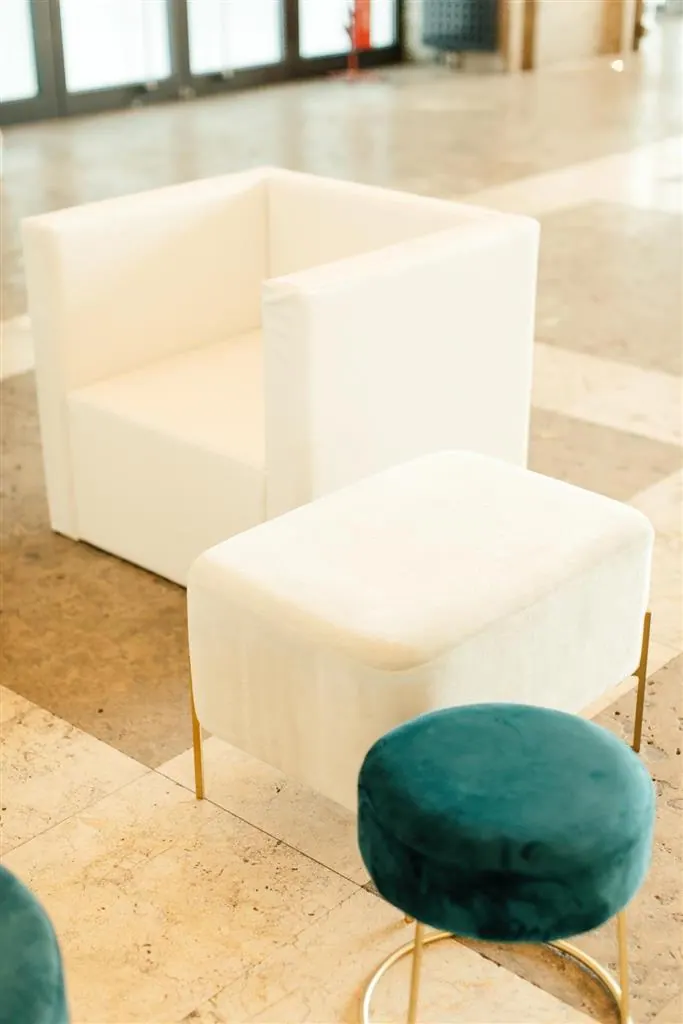 XL Samt-Hocker Harper Ansicht 4