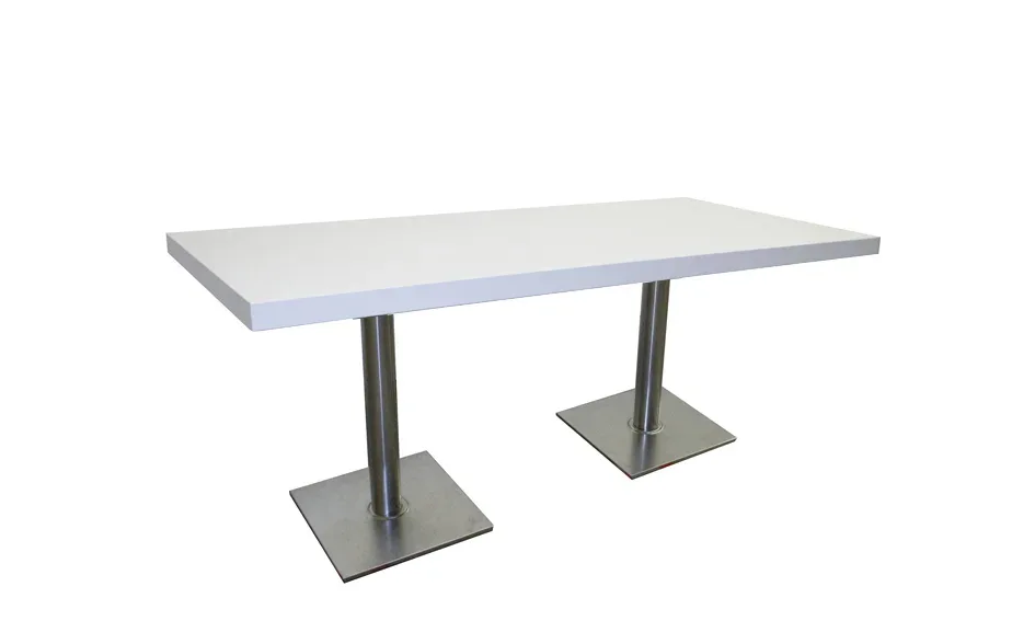 LEVANTE – Tisch