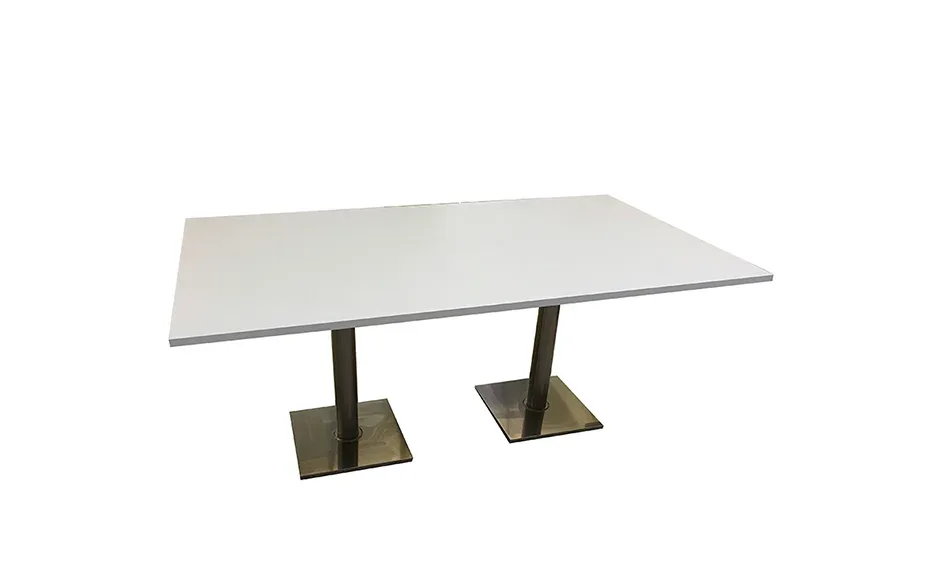 LEVANTE – Tisch