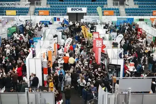 IHK Jobfit Ingolstadt 2024 – Ausbildungsmesse im Octanorm-System – Messebau – CREAVENTIS Messebau & Eventausstattung