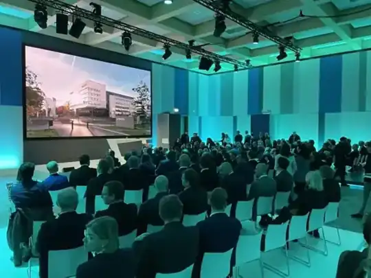 Siemens Campus Erlangen – Einweihung 2022 – CREAVENTIS Messebau & Eventausstattung