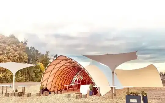 Siemens Campus Erlangen – Grundsteinlegung im Strohboid-Zelt – CREAVENTIS Messebau & Eventausstattung