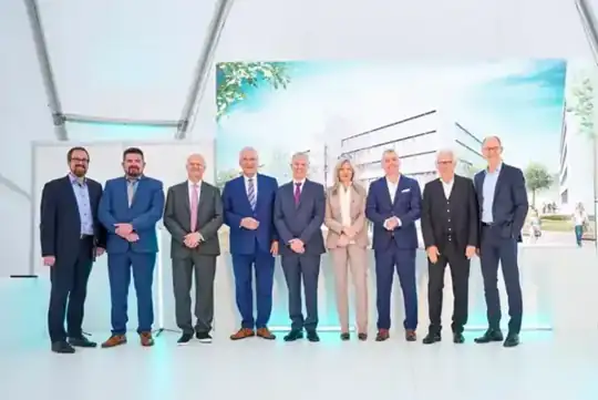 Siemens Campus Erlangen – Grundsteinlegung Modul 8, 2024 – CREAVENTIS Messebau & Eventausstattung