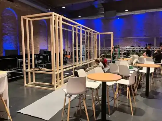 Zendesk „CX Update aus Berlin“ 2022 – Aufbau – CREAVENTIS Messebau & Eventausstattung